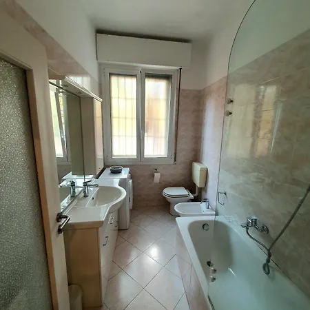 Spacious Three-Room Apartment In Saragozza Bologna Exterior photo