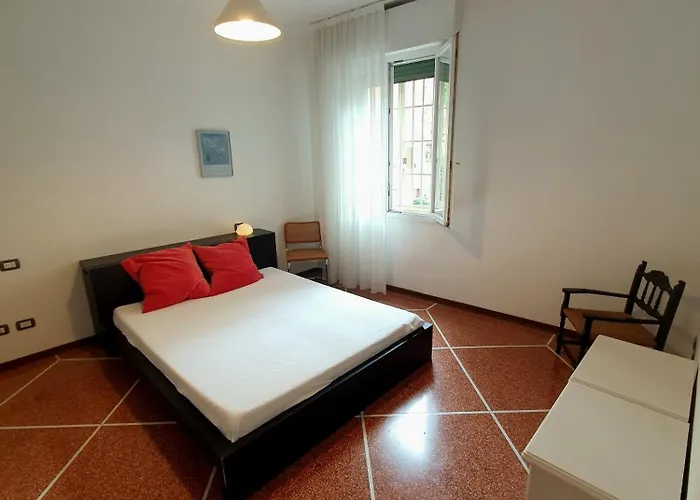 Spacious Three-Room Apartment In Saragozza