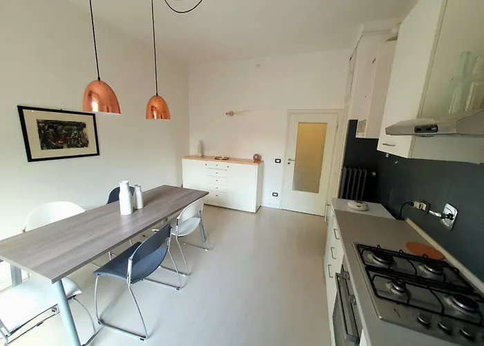 Spacious Three-Room Apartment In Saragozza